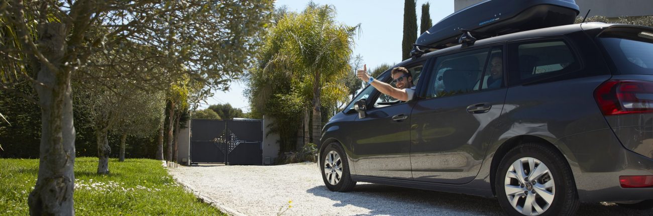 Carro preprarado para ir de férias em segurança